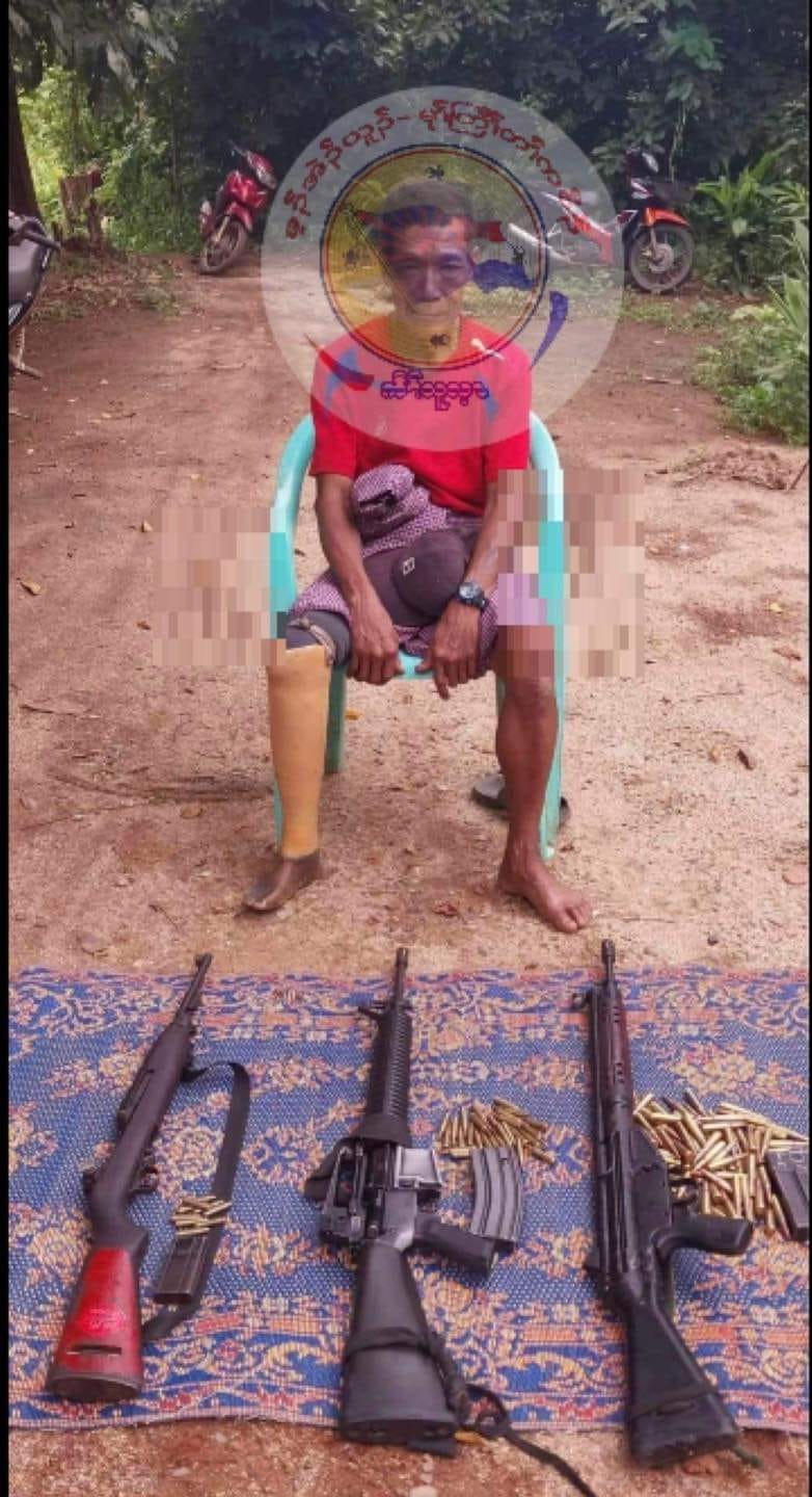 BGFထဲကသားနှစ်ဦးကိုစည်းရုံးမရလို့ သားတွေလက်နက်ခဲယမ်းတွေကိုKNUကိုလာအပ်တဲ့ဖခင်(ဓါတ်ပုံ-KNU Mutraw News)