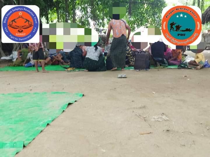 (စစ်ဘေးရှောင် ကျေးရွာများအား ဒေသကာကွယ်ရေးအဖွဲ့များက လာရောက်လှူဒါန်းနေစဥ်၊ဓာတ်ပုံ-B.H.S.R.F)