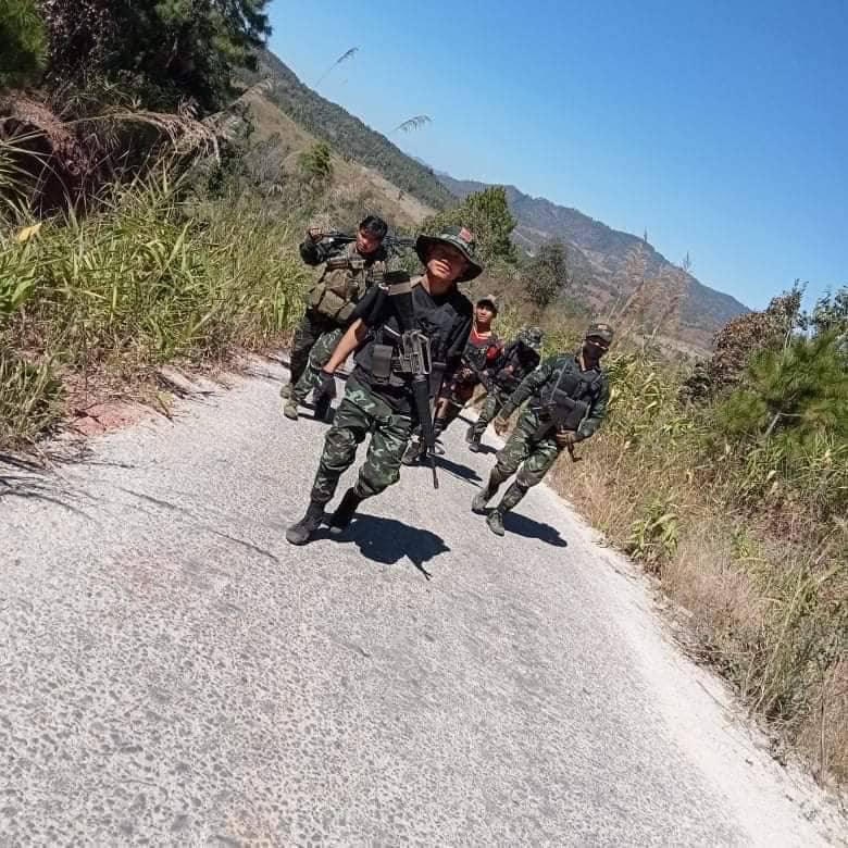 (မိုးဗြဲ PDF ရဲဘော်များအား တွေ့ရစဉ်၊ ဓာတ်ပုံ - MBPDF)