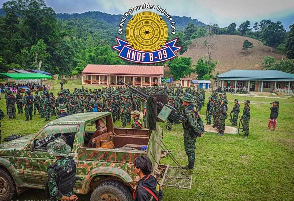 (ကရင်နီပြည်နယ်တွင် စစ်ကောင်စီတပ်ကို ခုခံတိုက်ခိုက်နေသော တော်လှန်ရးတပ်ဖွဲ့များထဲမှ KA ၊ KNDF ၊PDF တပ်ရင်းအချို့ ကိုတွေ့ရစဥ်။ဓါတ်ပုံ-KA၊KNDF ၊PDF)