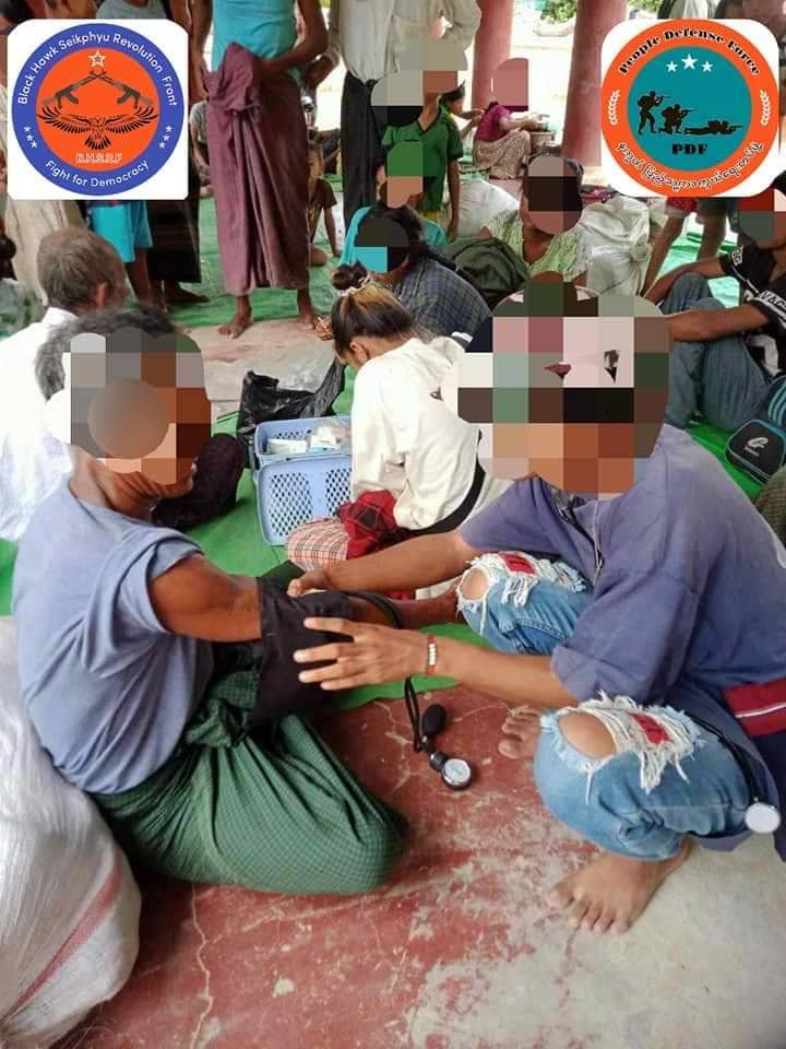 (စစ်ဘေးရှောင် ကျေးရွာများအား ဒေသကာကွယ်ရေးအဖွဲ့များက လာရောက်လှူဒါန်းနေစဥ်၊ဓာတ်ပုံ-B.H.S.R.F)