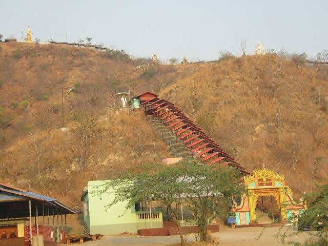 (နန်းမြင့်တောင်အား တွေ့ရစဥ်။ ။ဓါတ်ပုံ-CJ)