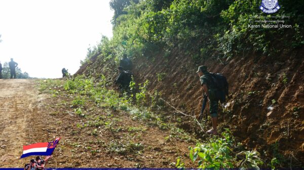 ဖာပွန်ခရိုင်ထဲ တိုက်ပွဲပေါင်း ၆၀ ကျော်ဖြစ်ပွားခဲ့ပြီး စစ်တပ်ဘက်က ၅၀ ကျော်ကျဆုံးခဲ့တယ်လို့ ဆို