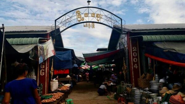 ခင်ဦးမြို့တွင် ဆန္ဒပြပြည်သူများအား ဆဲဆိုဖူးသည့် ရဲကတော်တစ်ဦး စျေးဝယ်ထွက်ချိန် ရှင်းလင်းခံရ