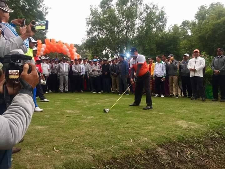 (ယခင်က Monywa Golf Club တွင် ဂေါက်ရိုက်နေကြသည့် အရာရှိများအား တွေ့ရစဥ်။ဓာတ်ပုံ-Monywa Golf Club/ ပုံအဟောင်းကို အသုံးပြုထားပါသည်)