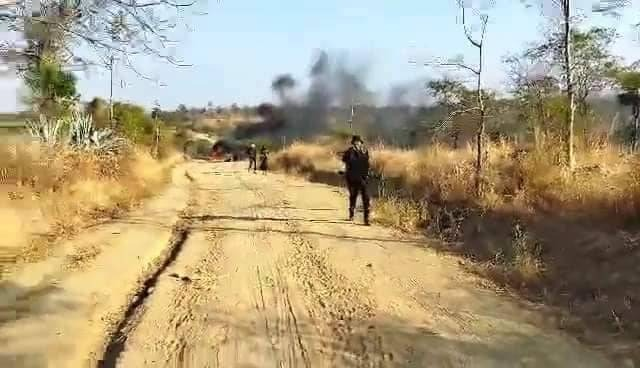 ပြီးခဲ့သည့် လပိုင်းအတွင်းက ယုန်တိုးတောင်အနီး စစ်ဆင်ရေးပြုလုပ်နေသော ဒေသတွင်းပြည်သူ့ကာကွယ်ရေးရဲဘော်အချို့အား တွေ့ရစဥ်။ ဓာတ်ပုံ-NPDF