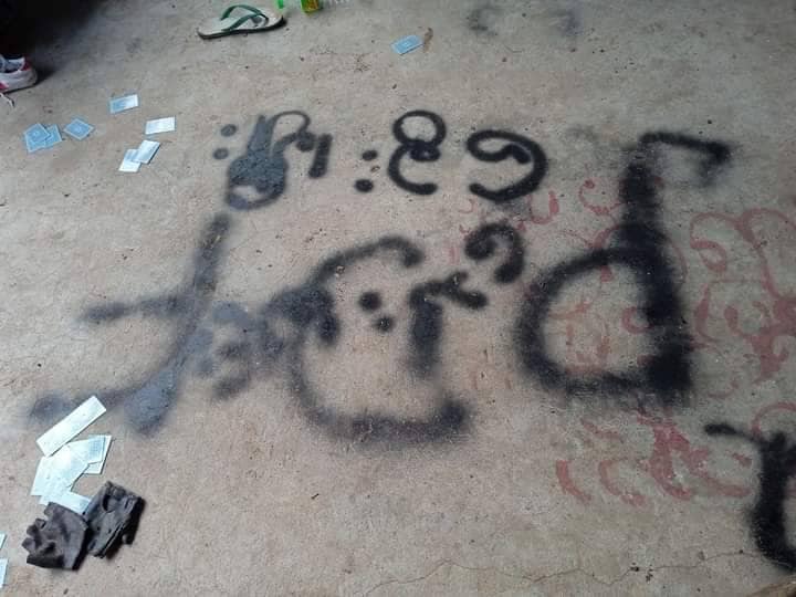 အောင်သာရွာဘုန်းကြီးကျောင်းအတွင်း စစ်တပ်က မီးရှို့ဖျက်ဆီးသွားပြီးနောက် တွေ့ရစဥ်။ ဓာတ်ပုံ-ဘုတလင်မြို့နယ် သတင်းမှန်ပြန်ကြားရေး
