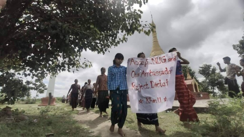 ခင်ဦးမြို့နယ်မှ ပြည်သူများဆန္ဒထုတ်ဖော်စဥ် ။ ဓါတ်ပုံ- ခင်ဦးမြို့နယ်သတင်းမှန်ပြန်ကြားရေး