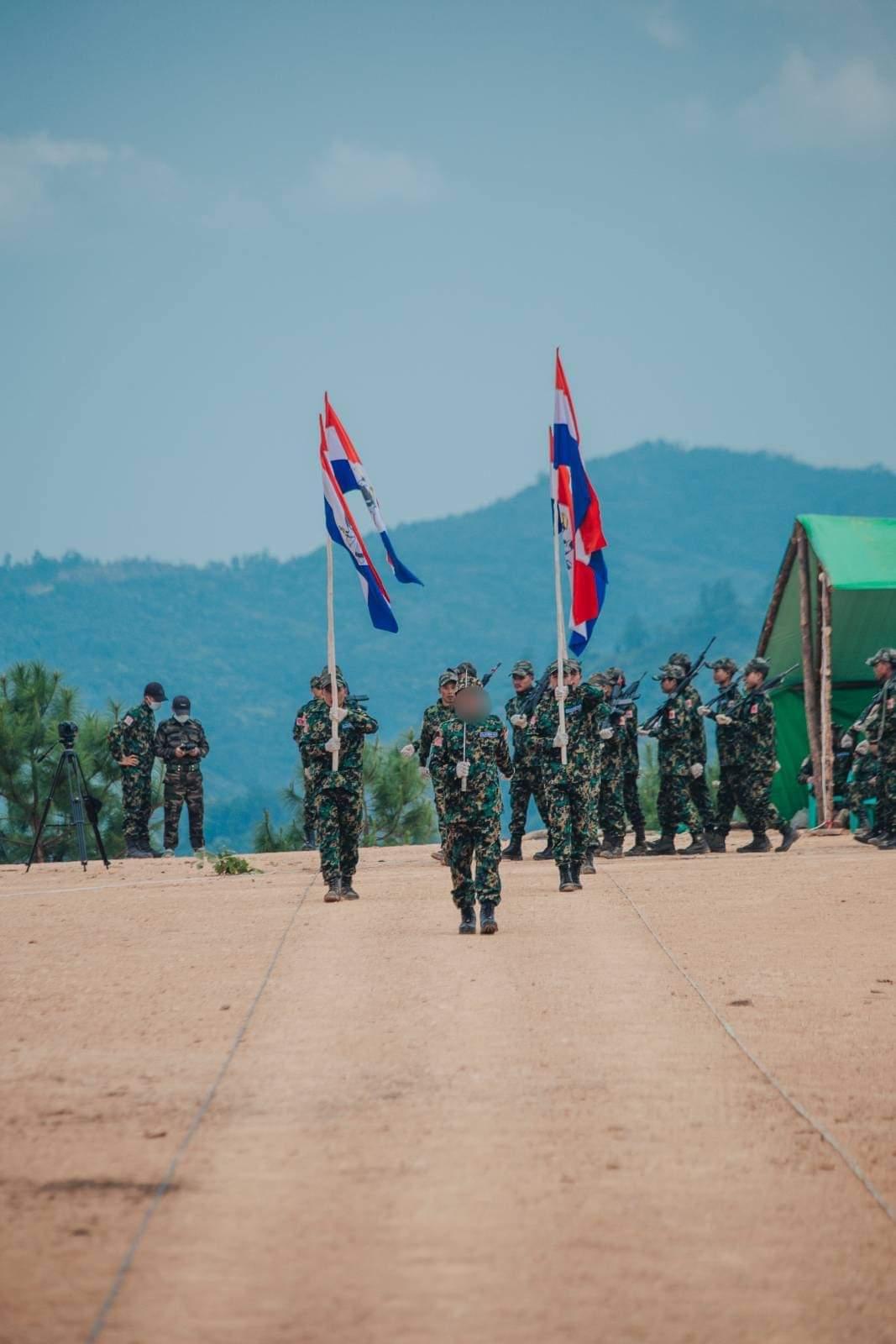 (ဟားခါး CDF မှ ရဲဘော်များ စစ်ရေးလေ့ကျင့်နေစဥ်)