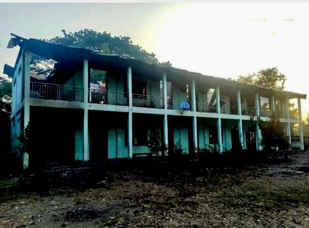(ကလေးမြို့ အမှတ် (၈)အခြေခံပညာအထက်တန်းကျောင်းကို စစ်အုပ်စုက ယခုနှစ်မေလတွင် ဖျက်ဆီးခဲ့စဥ်၊ဓာတ်ပုံ - CJ)
