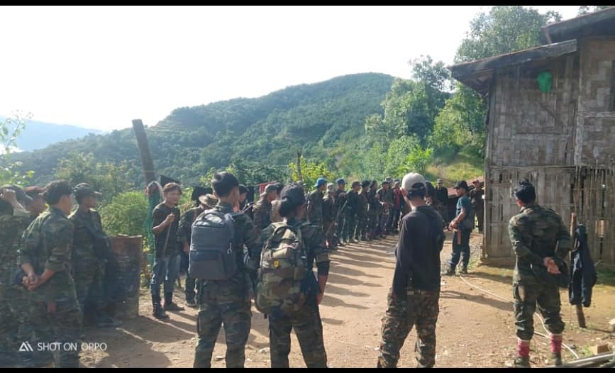 မတူပီ CDFမှ ရဲဘော်များအား တွေ့ရစဥ်၊ ဓာတ်ပုံ - Chinland Defense Force Matupi