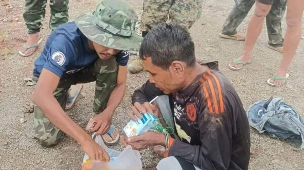 (လွိုင်ကော်ဒေသတွင်း သတင်းထောက်လှမ်းနေသည့် အကြမ်း ဖက်စစ်ကောင်စီတပ်သားကို သြဂုတ် ၂၇ ရက်က ဖမ်းမိခဲ့စဥ်၊ ဓာတ်ပုံ - KNDF တပ်ရင်း- ၂)
