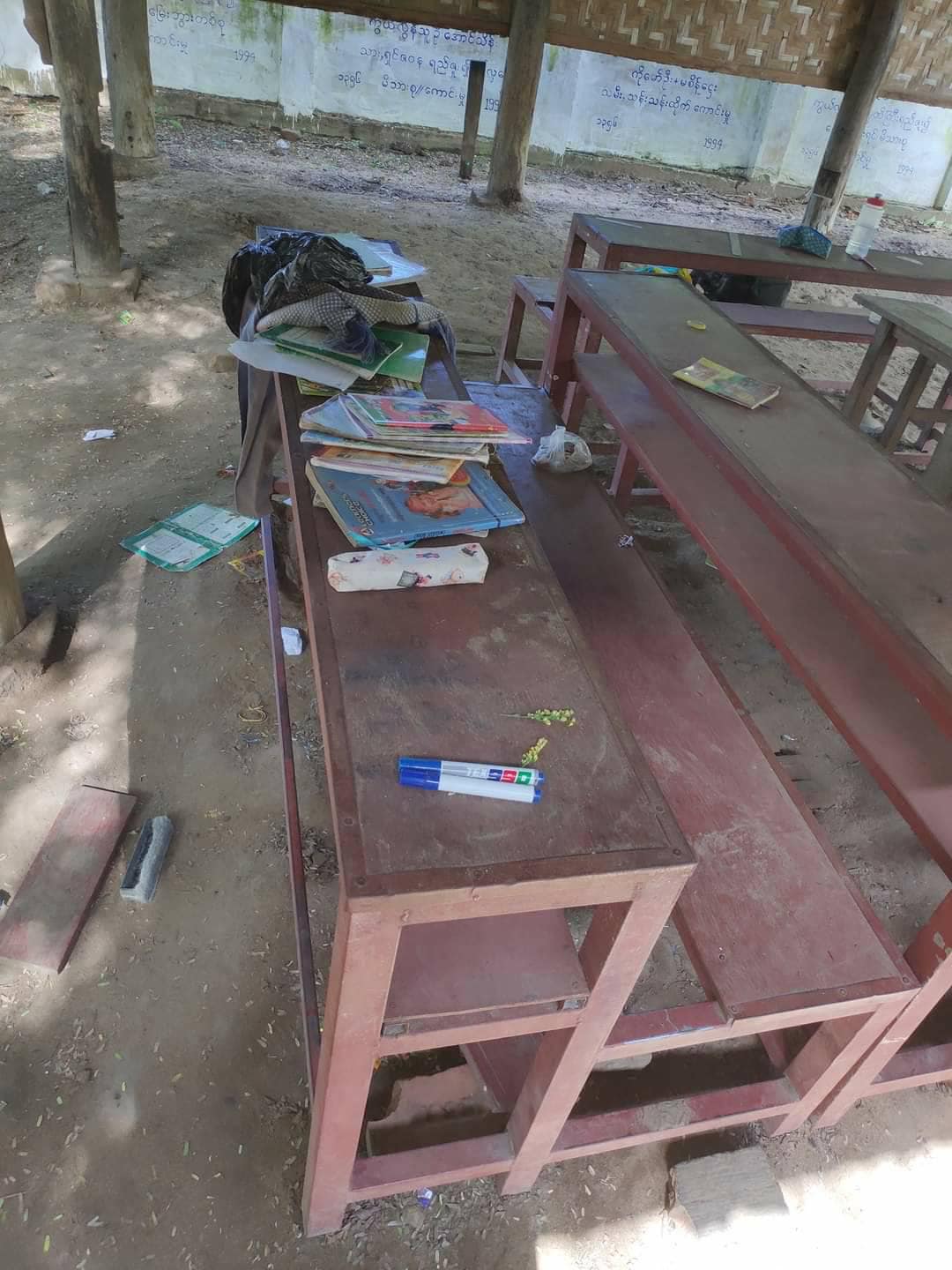 စီးနင်းတိုက်ခိုက်ခံရသည့် ဘုန်းကြီးကျောင်းဝန်းကျင် မြင်ကွင်း၊ဓာတ်ပုံ - ဒီပဲယင်း စစ်ဘေးရှောင်ထောက်ပံ့ရေးကော်မတီ