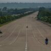 ​နေပြည်​တော်မှ လမ်းကျယ်ကြီးတစ်​နေရာ ။ ဓါတ်ပုံ-The Newyork Times