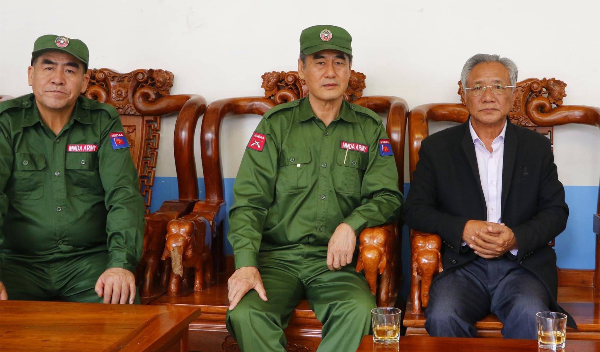ဝဒေသ၌ တွေ့ဆုံနေစဉ်၊ဓာတ်ပုံ - The Kokang