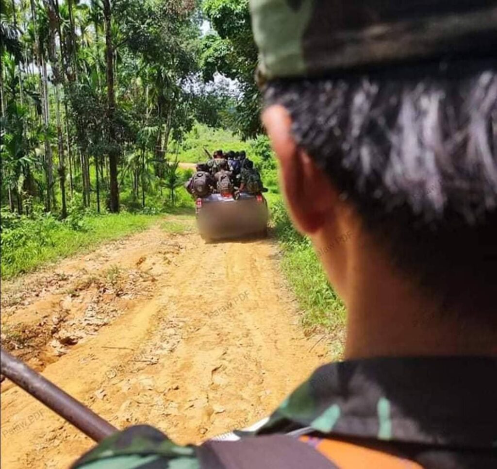 (PPDF တပ်ဖွဲ့ဝင်များအား တွေ့ရစဉ်)