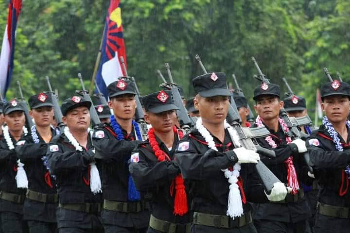 (KNU တပ်မဟာ(၅)မှ တပ်သားများ စစ်ရေးလေ့ကျင့်နေစဉ်)