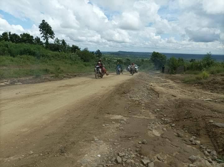 ထွက်ပြေးတိမ်းရှောင်လာသော မြိုင်နယ်ဒေသခံများအား တွေ့ရစဉ်၊ ဓာတ်ပုံ-နွေဦးတော်လှန်ရေးမြိုင်မြို့
