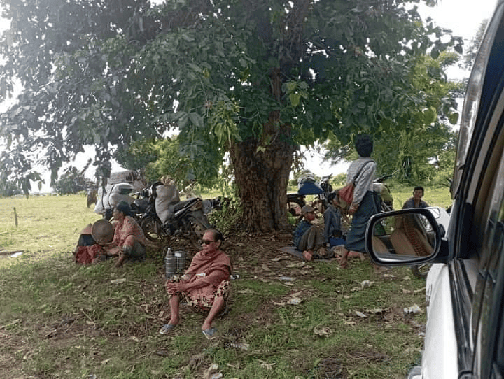 ထွက်ပြေးတိမ်းရှောင်လာရသည့် ခင်ဦးဒေသခံများ၊ ဓာတ်ပုံ - Cj
