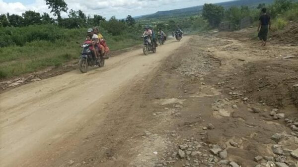 ထွက်ပြေးတိမ်းရှောင်လာသော မြိုင်နယ်ဒေသခံများအား တွေ့ရစဉ်၊ ဓာတ်ပုံ-နွေဦးတော်လှန်ရေးမြိုင်မြို့