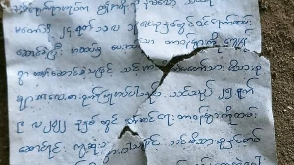(စစ်ကောင်စီတပ်ဖွဲ့ဝင်အလောင်းအားမြှုပ်နှံသွား​သော​နေရာနှင့်အမိန့်စာကိုတွေ့ရစဥ်။ ။ဓါတ်ပုံ-နွေဦးတော်လှန်ရေး-မြိုင်)