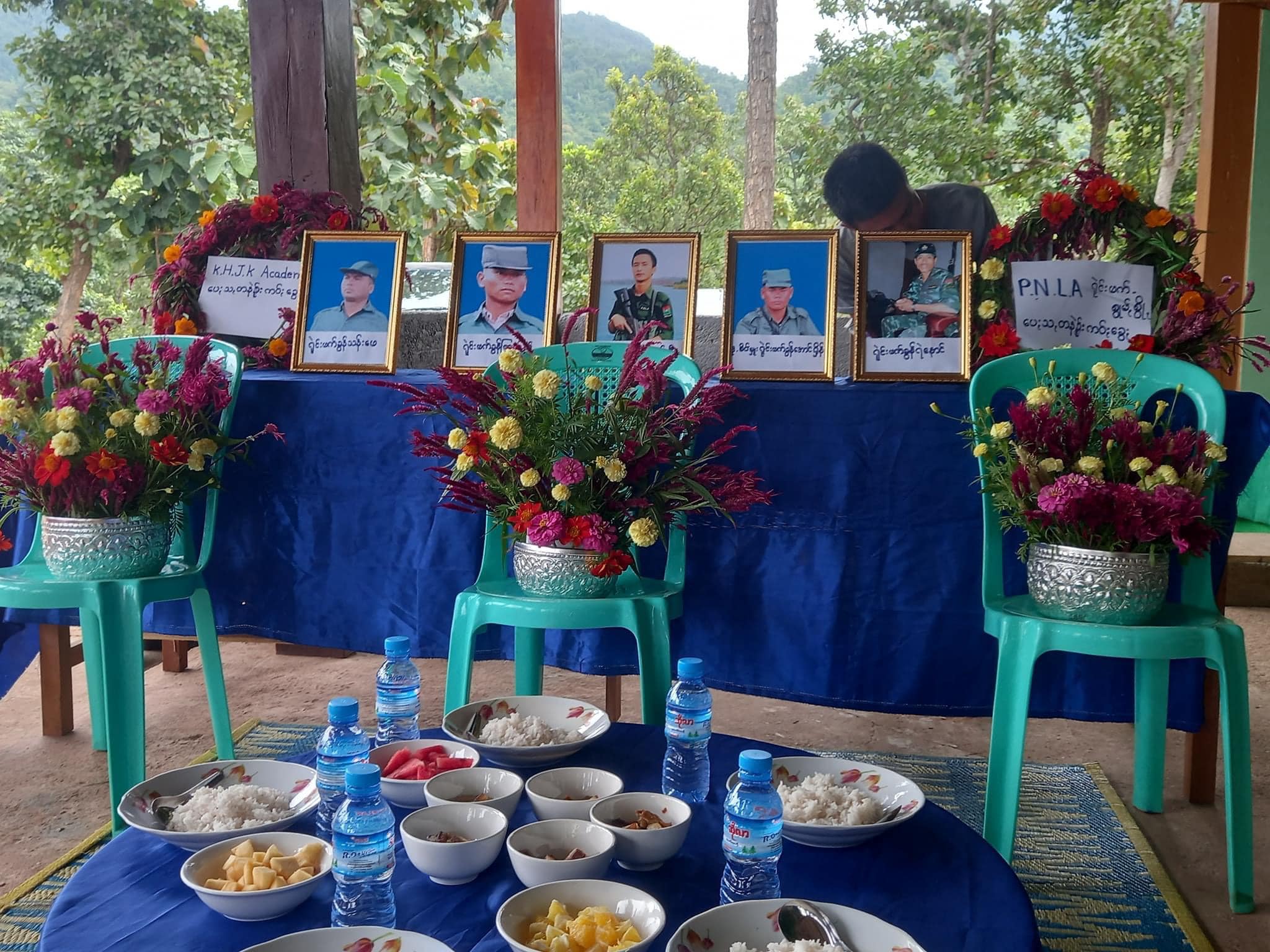 နာရေးပြုလုပ်နေသည်ကို တွေ့ရစဉ်၊ ဓာတ်ပုံ - ခမ်းထီရေဒီယို