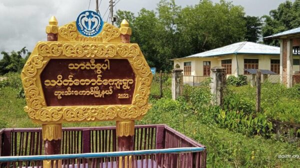 (ဘူးသီးတောင်မြို့နယ် သပိတ်တောင် ရခိုင်ရွာကို စစ်ကောင်စီတပ်က ယမန်နေ့ ညပိုင်း၌ မီးရှို့ဖျက်ဆီးနေစဉ်၊ဓာတ်ပုံ - Arakan Perincess Media)