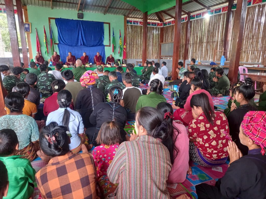 နာရေးပြုလုပ်နေသည်ကို တွေ့ရစဉ်၊ ဓာတ်ပုံ - ခမ်းထီရေဒီယို
