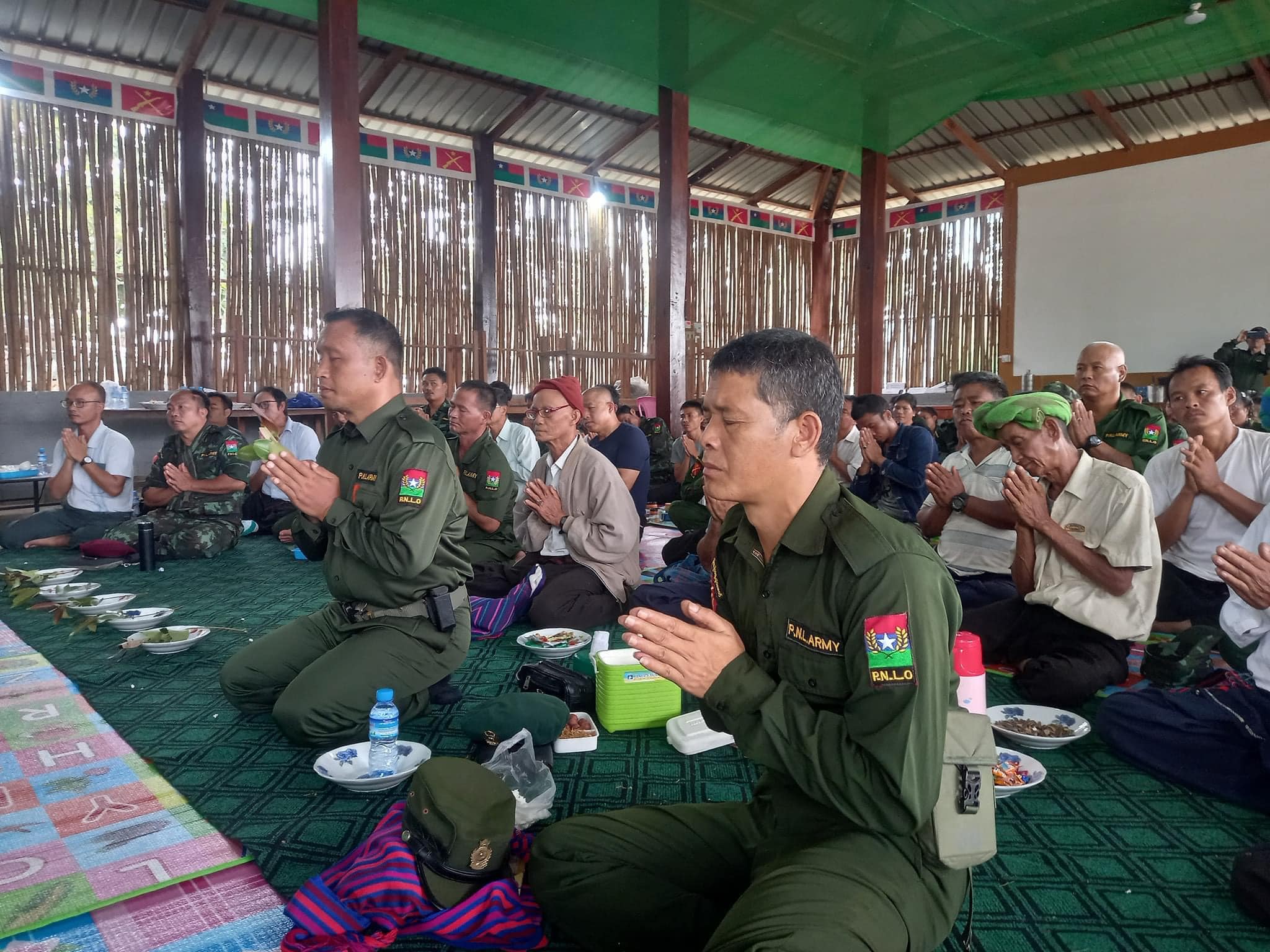 နာရေးပြုလုပ်နေသည်ကို တွေ့ရစဉ်၊ ဓာတ်ပုံ - ခမ်းထီရေဒီယို