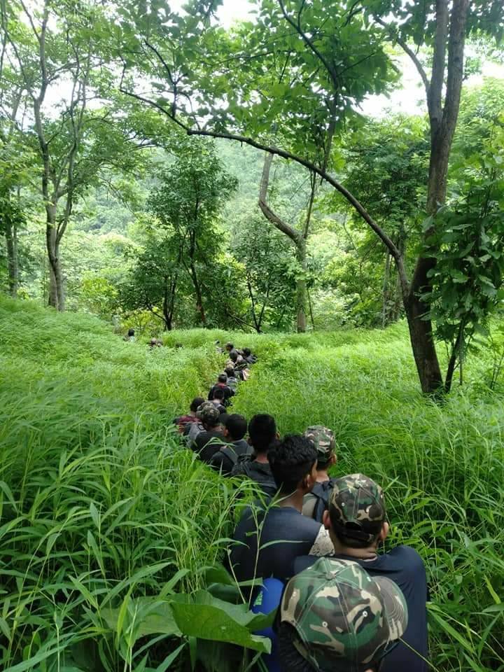 (PDF တမူးမှ ရဲဘော်များအား တွေ့ရစဥ်)