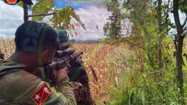 (အလယ်ပိုင်းတိုင်းအထူးစစ်ဆင်းရေးမှ ရဲဘော်များအား တွေ့ရစဥ်)