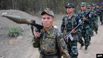 (KNU တပ်ဖွဲ့ဝင်များအား တွေ့ရစဉ်၊ ဓာတ်ပုံ - အေအက်ပီ)