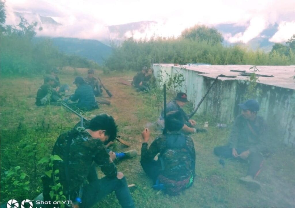 (မတူပီ CDF မှ ရဲဘော်များအား တွေ့ရစဉ်)