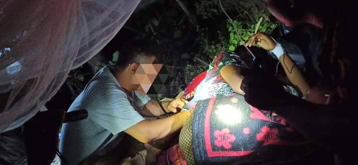 ဆေးကုသမှုလိုအပ်နေသော ပြည်သူများအား တွေ့ရစဥ်၊ ဓာတ်ပုံ-DUGF(KU Dragon)