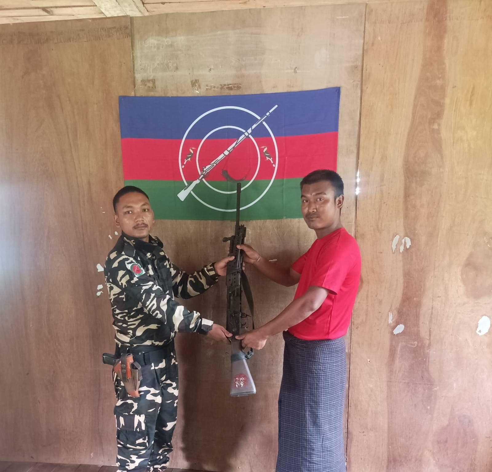 စစ်ကောင်စီတပ်ဖွဲ့ဝင်နှစ်ဦး လက်နက်နှင့်အတူ အလင်းဝင်လာဟု ကန်ပက်လက် CDF အသိပေး