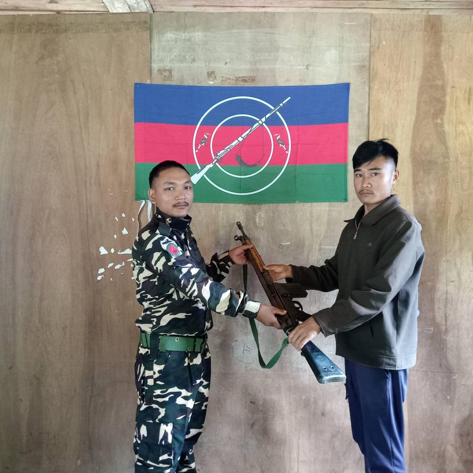စစ်ကောင်စီတပ်ဖွဲ့ဝင်နှစ်ဦး လက်နက်နှင့်အတူ အလင်းဝင်လာဟု ကန်ပက်လက် CDF အသိပေး