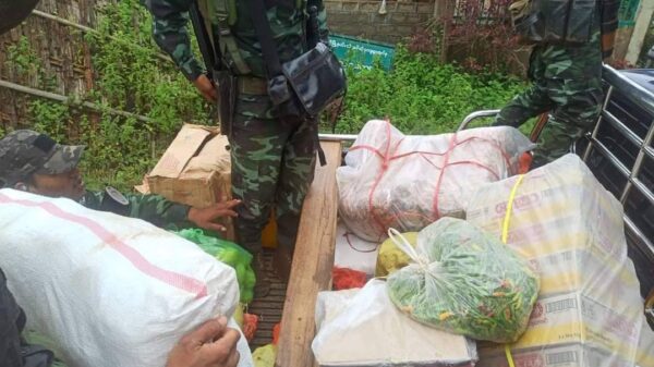 (ရှေ့တန်းရှိ ရဲဘော်များကို ရိက္ခာပို့ဆောင်ပေးရန် ပြင်ဆင်နေစဉ်၊ ဓာတ်ပုံ - KNDF)