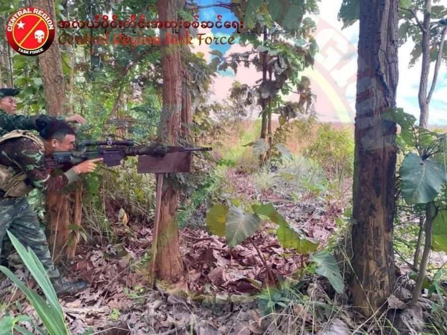 (အလယ်ပိုင်းတိုင်းအထူးစစ်ဆင်းရေးမှ ရဲဘော်များအား တွေ့ရစဥ်)