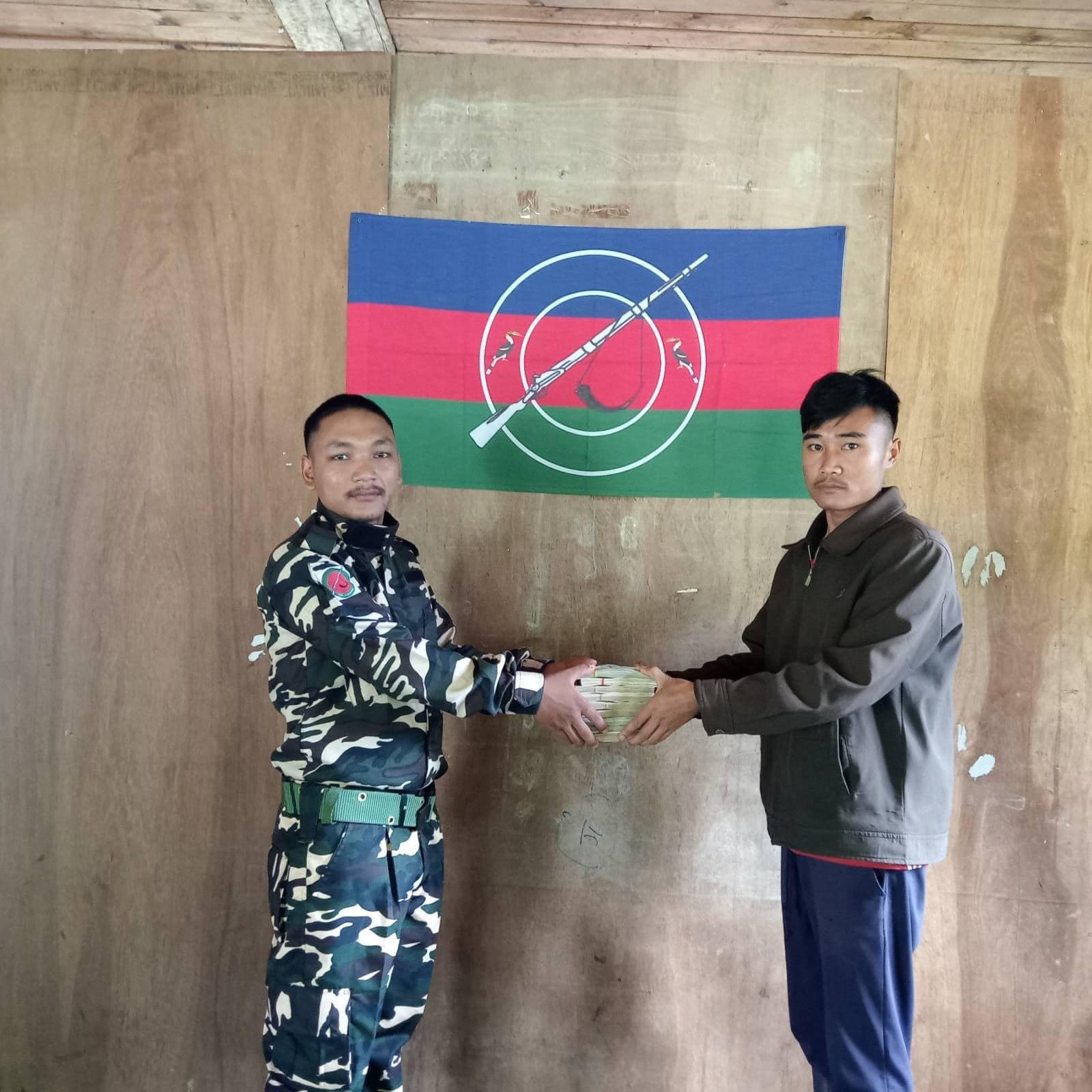 စစ်ကောင်စီတပ်ဖွဲ့ဝင်နှစ်ဦး လက်နက်နှင့်အတူ အလင်းဝင်လာဟု ကန်ပက်လက် CDF အသိပေး