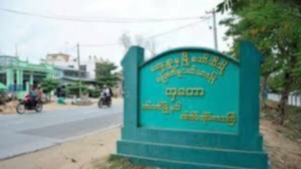 (လှ​တောရွာဆိုင်းဘုတ် ။ ။ဓါတ်ပုံ-CJ)