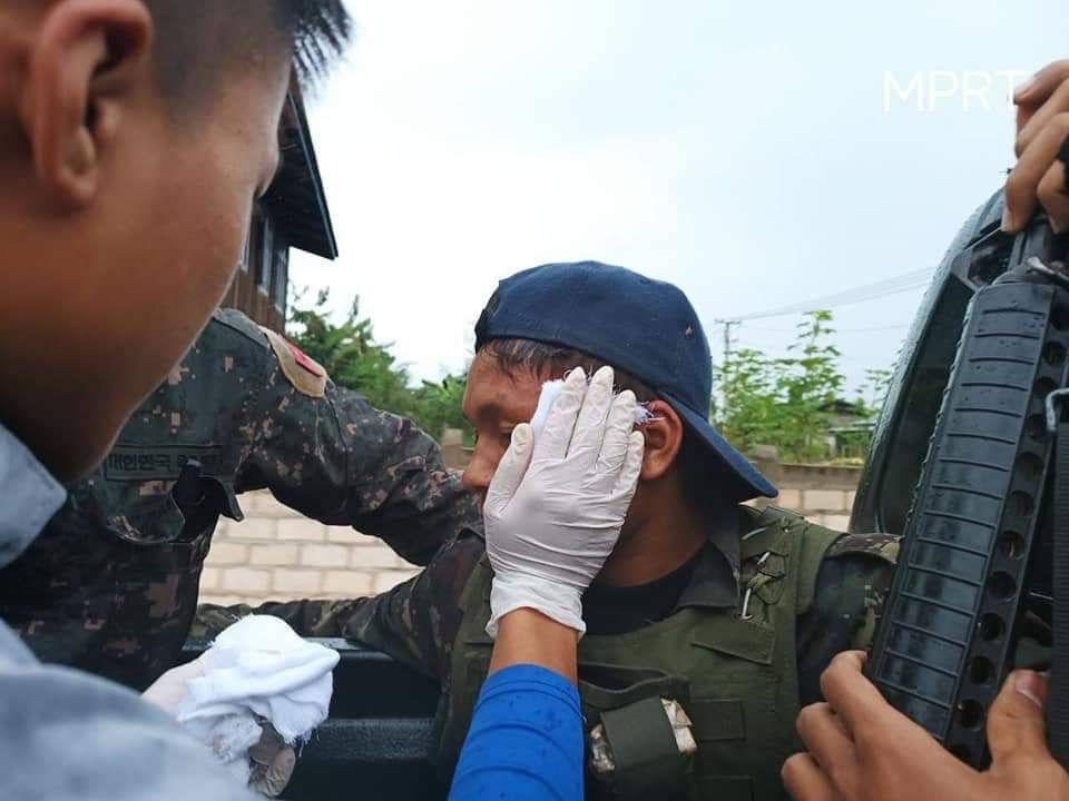 https://www.lu(ဒဏ်ရာရရှိသည့် ရဲဘော်များအား ဆေးကုသပေးနေစဉ်၊ ဓာတ်ပုံ - Mobye PDF Rescue Team-MPRT)dunwayoo.com/wp-content/uploads/2022/09/signal-2022-09-10-211203_002.jpeg