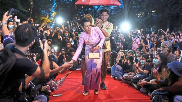 ဘုရင့်မိဖုရားကို စော်ကားခဲ့တယ်လို့ စွပ်စွဲခံရတဲ့ ထိုင်းအမျိုးသမီး ထောင် ၂ နှစ်ကျ