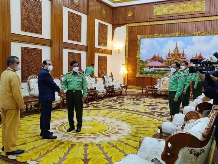စစ်ကောင်စီနှင့် ယွတ်စစ်တို့ တွေ့ဆုံနေစဉ်