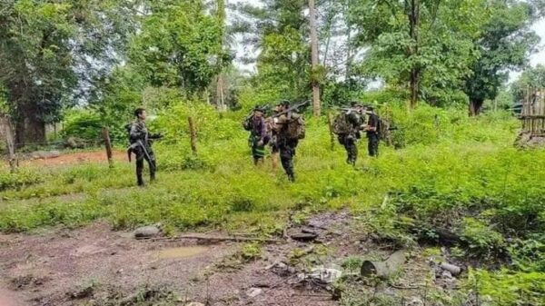(KNU ရဲဘော်များအား ရှေ့တန်းတစ်နေရာ၌ တွေ့ရစဉ်၊ ဓာတ်ပုံ - KNU)