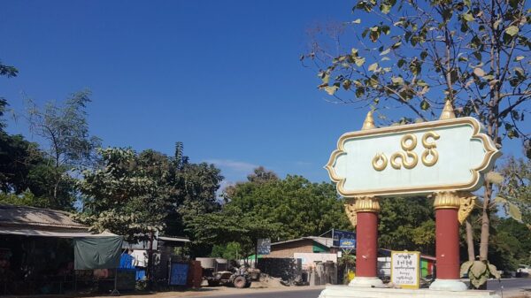 မီတာခ ဘဏ်သွားသွင်းတဲ့ ပလိပ် EPC နဲ့ စစ်ကောင်စီတို့ ရဲ့ကား ကြားဖြတ်တိုက်ခိုက်ခံရ