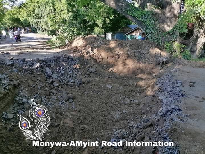 စစ်ကောင်စီတပ်က ဖျက်ဆီးသွားသော မုံရွာ-အမြင့်လမ်းအား တွေ့ရစဥ်၊ ဓာတ်ပုံ- စွမ်းလင်းထက် (မုံရွာ-အမြင့်လမ်းသတင်းမှန်ပြန်ကြားရေး)