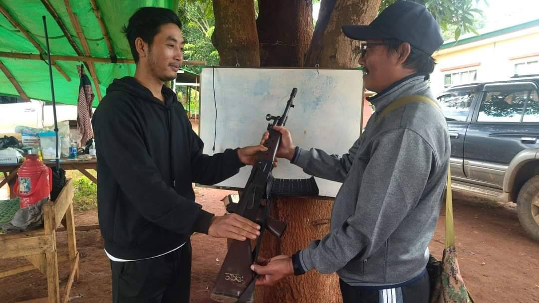 ဓာတ်ပုံ - ကရင်နီပြည်သူ့ရင်ခွင်