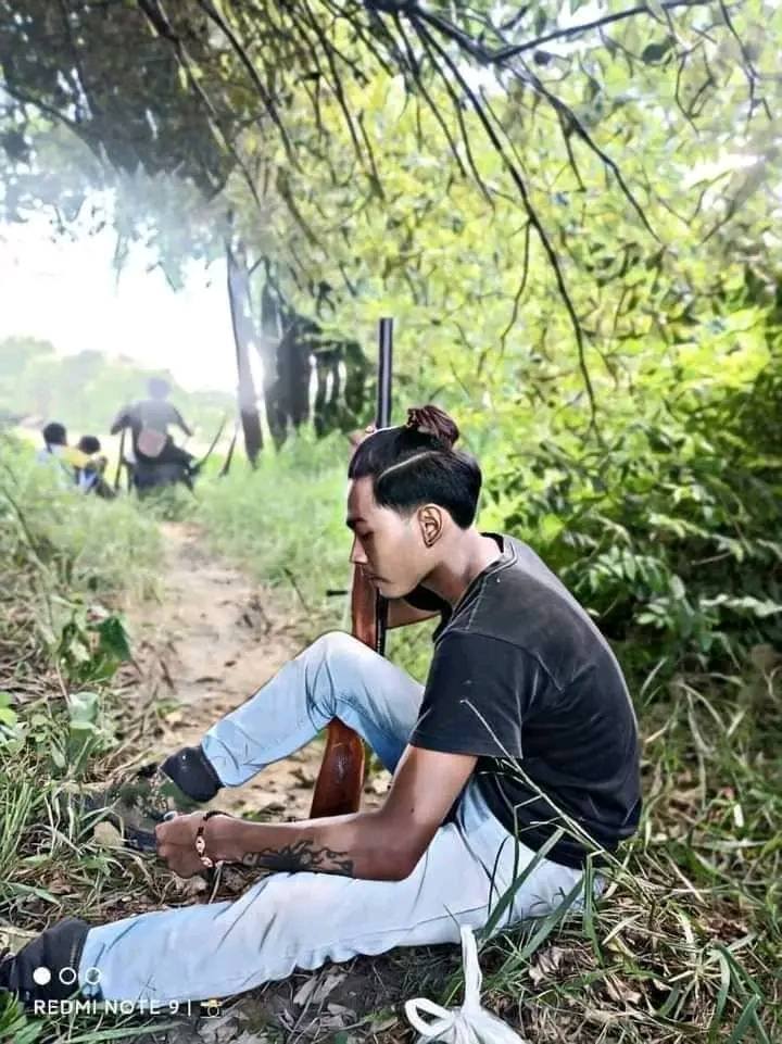(ကျဆုံးရဲဘော်နှစ်ဦးအား တွေ့ရစဥ်၊ ဓာတ်ပုံ - Chindwin Attack Force)