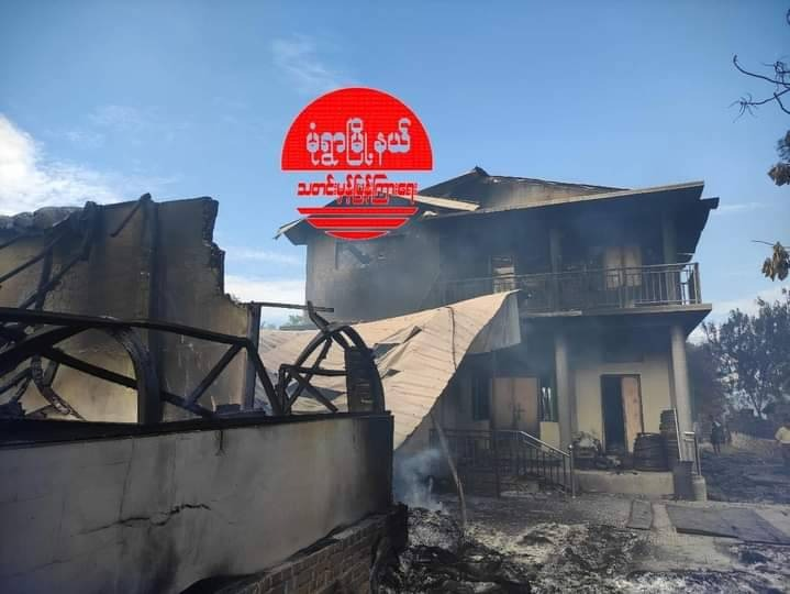 (မုံရွေးကြေးမုံရွာအား စစ်တပ်က မီးရှို့ဖျက်ဆီးပြီးနောက် တွေ့ရစဥ်။ဓာတ်ပုံ- မုံရွာမြို့နယ်သတင်းမှန်ပြန်ကြားရေး)