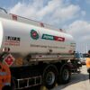 (Puma Energy ၏ ​လေယာဥ်ဆီတင်ကားတစ်စီး။ ဓါတ်ပုံ-ရိုက်တာ)